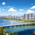 8月的隨州城區(qū)“一湖兩岸”風(fēng)光格外靚麗
