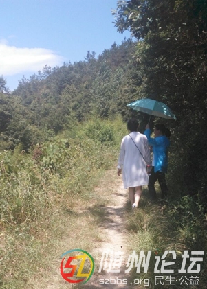4、躲一會，好熱呀.jpg