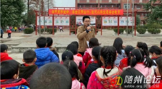 浪河小學開展了交通安全系列教育活動
