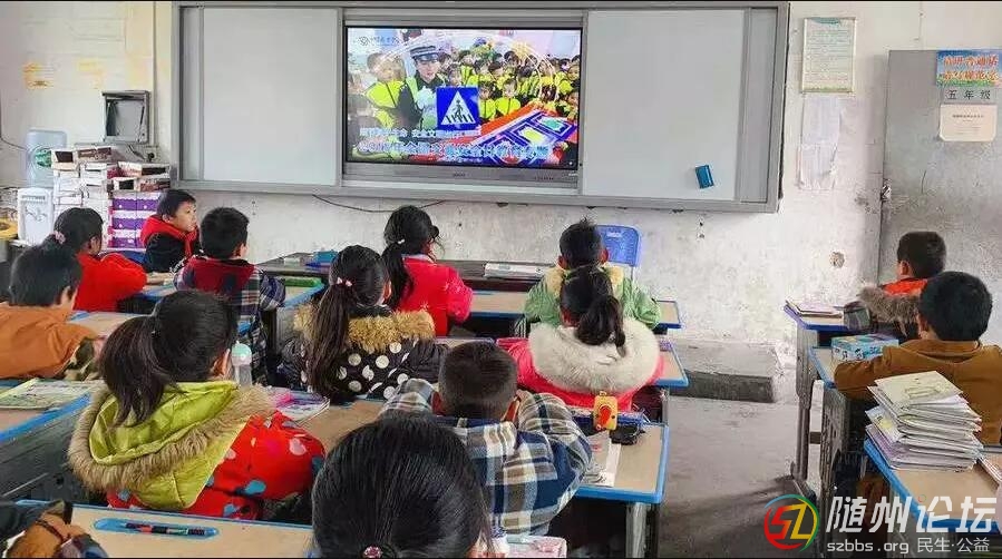 浪河小學開展了交通安全系列教育活動