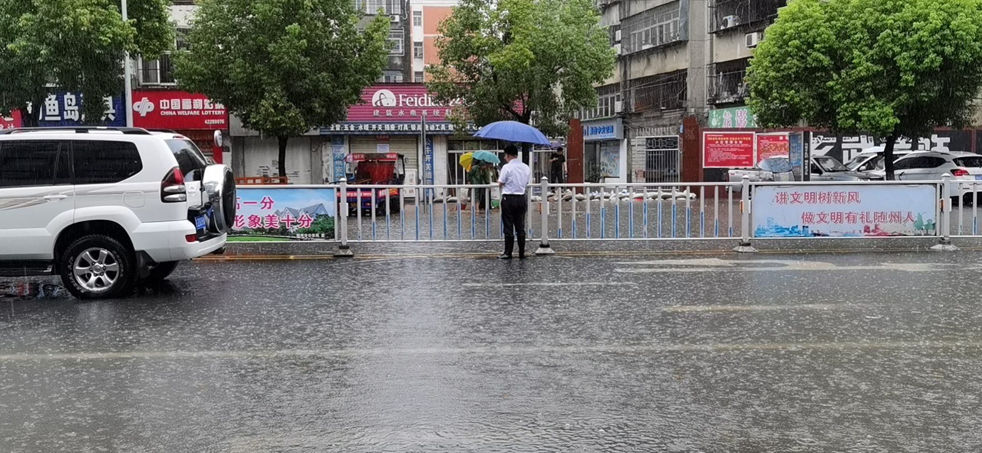 暴雨3.jpg