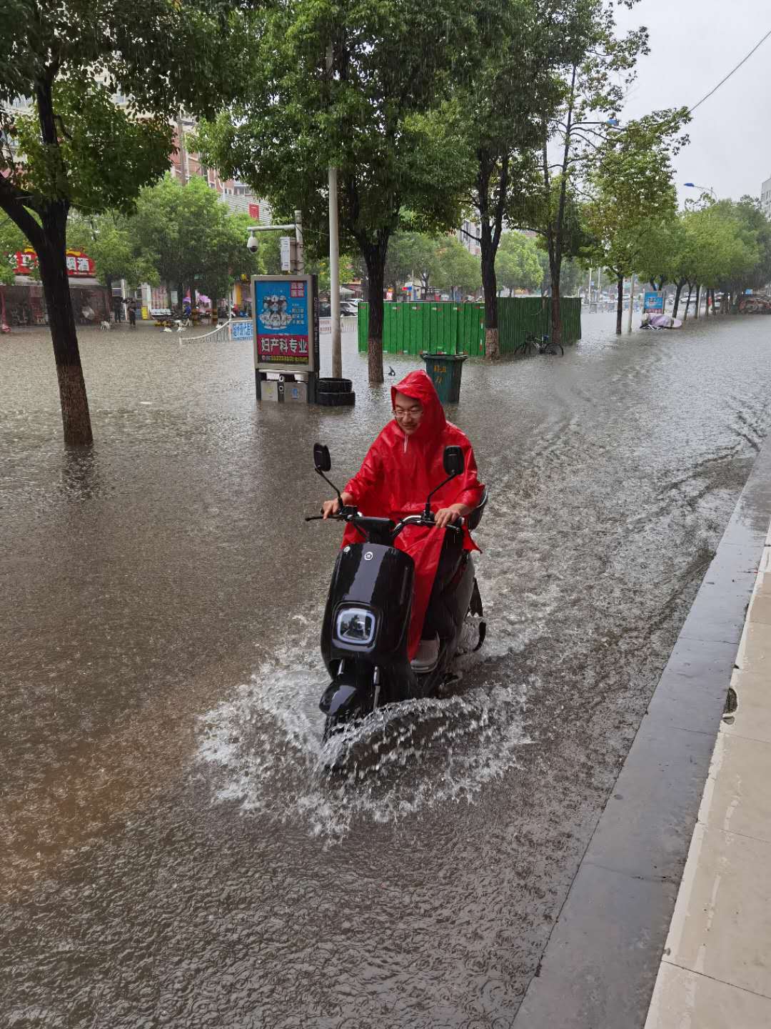 暴雨4.jpg
